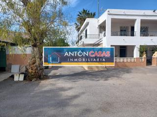 Xalet a San Crispín-Huerta Nueva-Estación. Chalet elda  10 habits  5 baños  galeria  gimnasio  jardín  barb