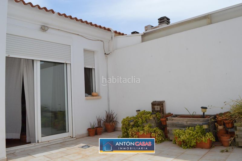 Foto b19d0484-f189-4c7e-a9a6-d00616c46700. Dúplex amb aparcament a Centro Elda