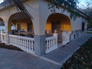 Xalet en Monforte del Cid. Chalet con parcela y piscina privada en monforte del cid zona po