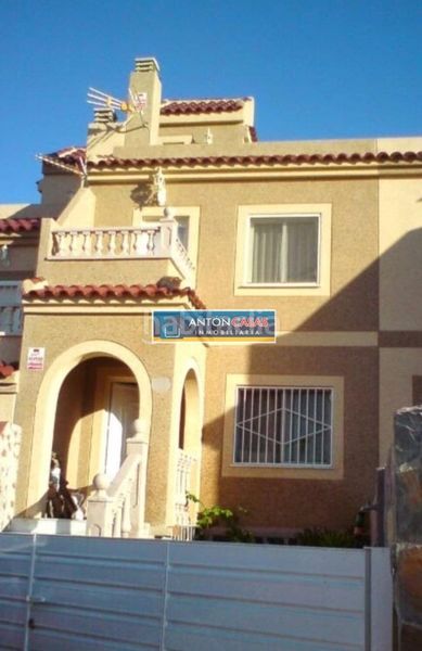 Foto 5bd614be-a868-4b48-b9da-7e245ac60863. Casa adossada amb piscina a Monforte del Cid