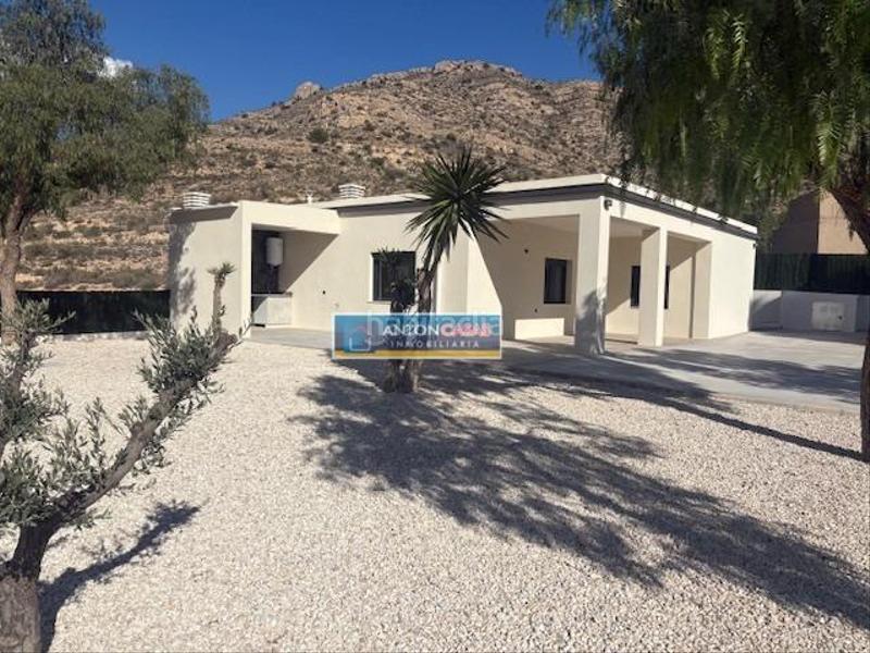 Foto 09c5ef4e-9bd2-4e07-b453-56c376d0bb52. Chalet avec parking dans El Castillo Aspe