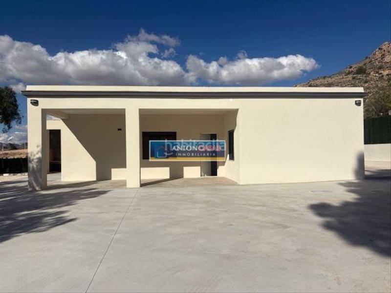 Foto b976cc15-8d42-4ccf-8d7b-154706f70c02. Chalet avec parking dans El Castillo Aspe