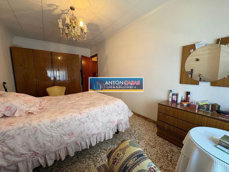 Foto 2260c2f4-9f7a-4fab-8a21-6337c1387009. Casa amb aparcament a Novelda