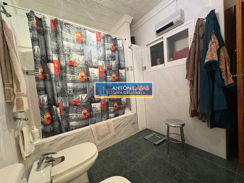 Foto b3027f92-40bc-4955-a49f-c5b6aff7ee90. Casa amb aparcament a Novelda