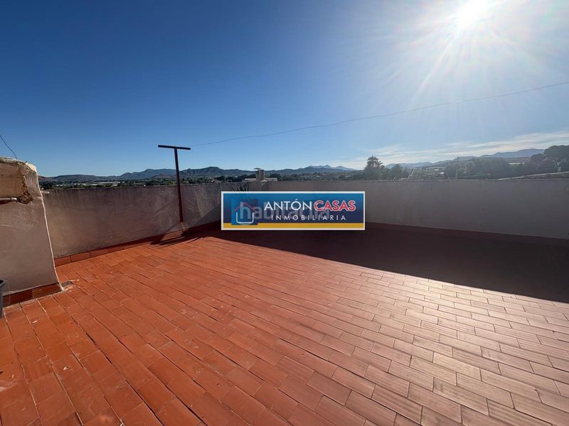 Foto d52863b7-a918-4095-89d7-f8e487d9413a. Casa amb aparcament a Novelda