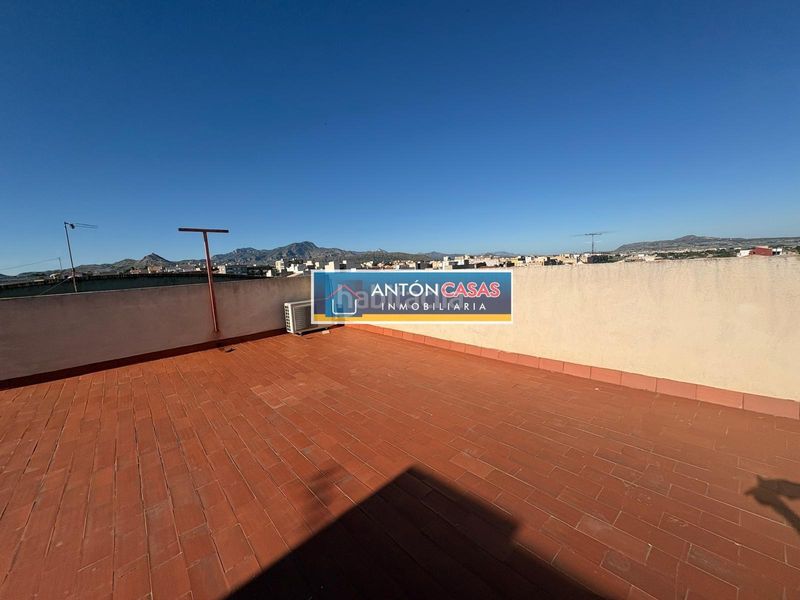 Foto da468254-d514-49b8-8e76-73652cbebd58. Casa amb aparcament a Novelda