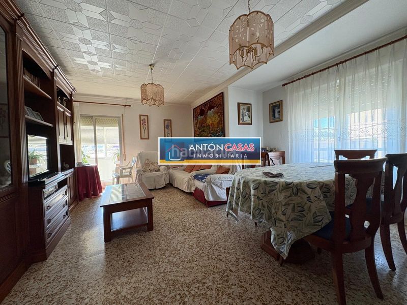 Foto fb8f8d5c-c214-4d4b-a800-cce2a2ac7b19. Casa amb aparcament a Novelda