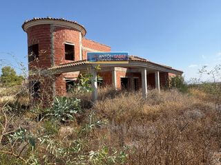 Mas à Monforte del Cid. Finca rústica para reformar en orito