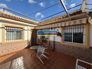 Maison  Ubeda. Casa reformada con terreno rústico de 3.000 m2 en úbeda  pinoso