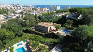 Masia a Av rosello 25. Sant antoni de calongemasia