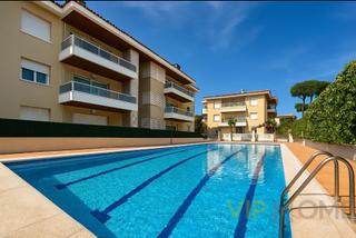 Apartament a Fenals. Platja daroapartamento
