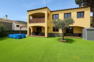 Maison  Carrer noguera. Calongecasa