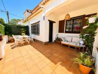 Chalet  Carrer ventola. Platja darochalet