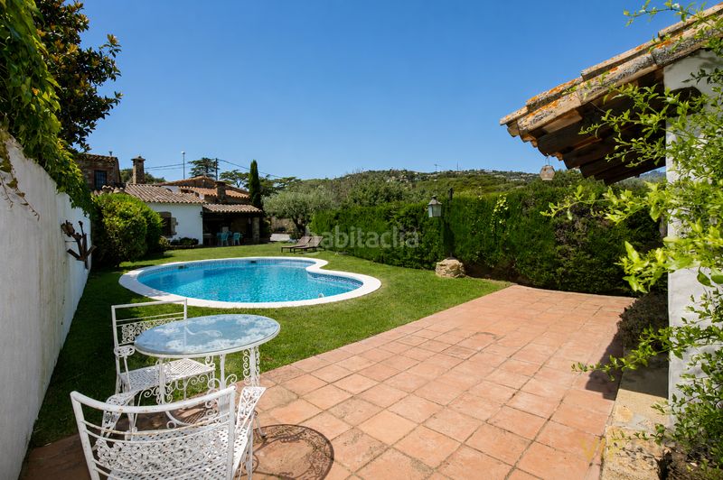 Foto e7e7bff8-2ca7-4a8c-8280-ebf057ba7b29. Masia amb calefacció piscina a Fenals Platja d´Aro