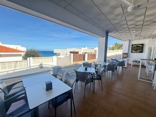 Miete Geschäftsraum in San José. Negocio con vistas al mar en traspaso