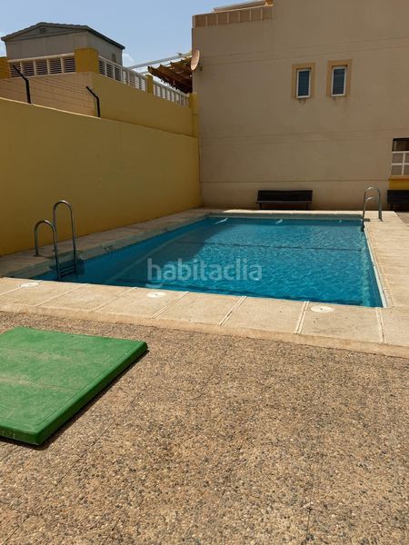 Foto 0057a522-cd1c-4f27-a8ec-04cbd05a1459. Casa adossada amb piscina a Retamar Almería