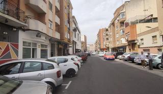 Local commercial à Calle santos mártires 32. Zona centro. local- bar con 168 m2 con acceso a 2 calles.
