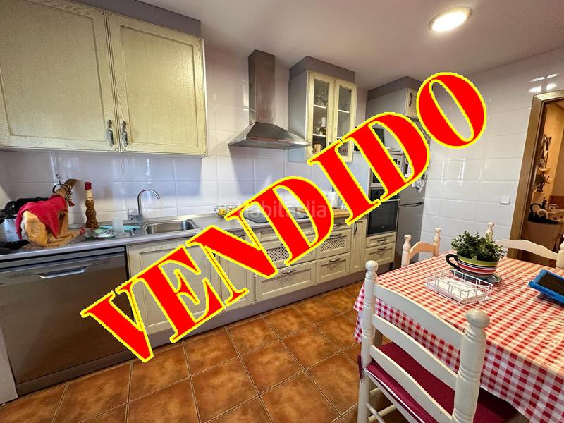 Foto 34a79eb2-6a56-46a0-80ba-6977ec87c8e8. Casa adossada amb aparcament a Velada