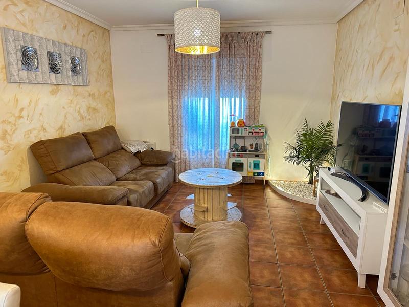 Foto ba64b28d-301f-4129-918c-f009147a6f40. Casa adossada amb aparcament a Velada