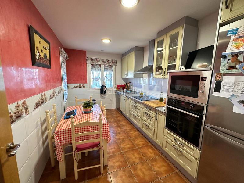 Foto ccc78501-a610-4fb7-851c-f6b3adc59684. Casa adossada amb aparcament a Velada