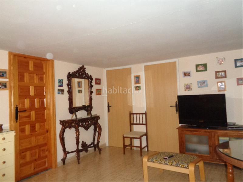 Foto c715cbbb-e2df-4c36-beee-e740d5dc2460. Chalet with fireplace parking pool in Navamorcuende