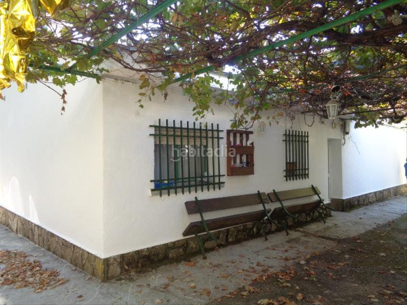 Foto ca35a41f-372d-44a6-9bae-f7d7d1fc72b6. Chalet with fireplace parking pool in Navamorcuende