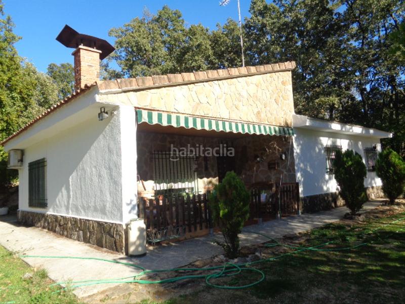 Foto d1ad0735-f3cf-435d-a008-880bd13d6f94. Chalet with fireplace parking pool in Navamorcuende