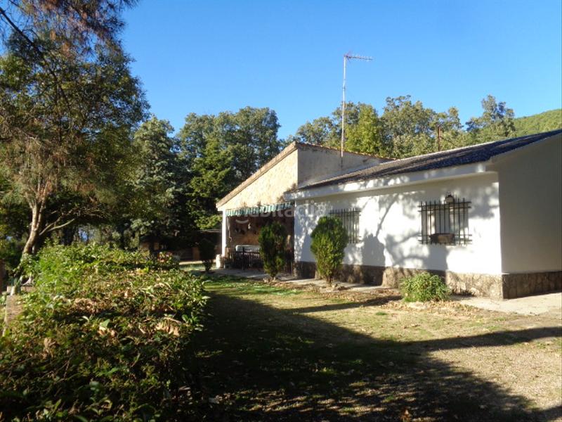 Foto ea264ea0-4e80-44ee-b60f-de4ec96c2887. Chalet with fireplace parking pool in Navamorcuende