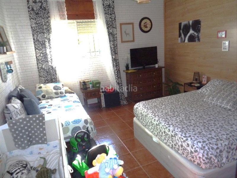 Foto f045a7f4-f993-49d3-b50c-b1480785541e. Chalet with fireplace parking pool in Navamorcuende