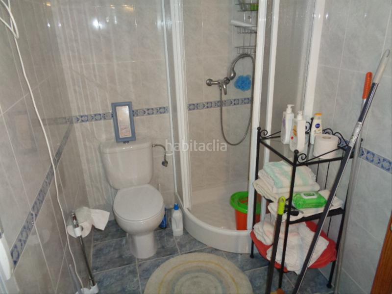 Foto f1a2a97f-5a13-406d-b81f-73644af924e7. Chalet with fireplace parking pool in Navamorcuende