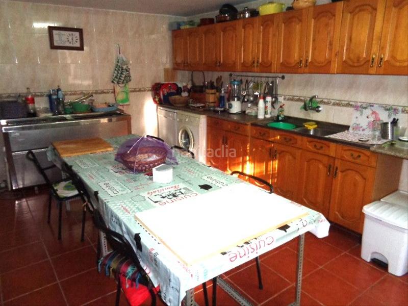 Foto fb257924-f51a-4c36-8aea-e0858340b7cd. Chalet with fireplace parking pool in Navamorcuende