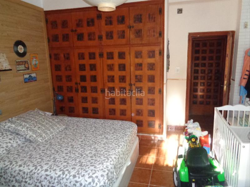 Foto fde07505-fe70-484b-817a-518a3fc2cccc. Chalet with fireplace parking pool in Navamorcuende