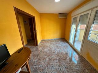 Appartement à Tres Olivos-La Piedad. Piso reformado 3 habitaciones, cocina equipada y terraza, todo e