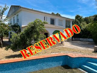 Chalet en San Román de los Montes. Chalet independiente 258 m2 a reformar con parcela 2.300 m2 y pi