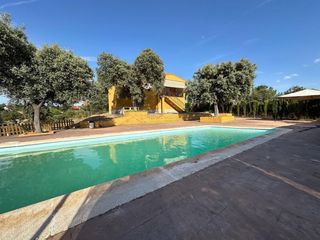 Chalet in Cardiel de los Montes. Chalet unifamiliar en parcela 975 m2 con 3 hab, garaje, jardin y