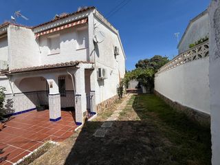 Casa bifamiliare  Calle mar de cristal. Chalet pareado con jardín libre de 150 m², placas solares y barb