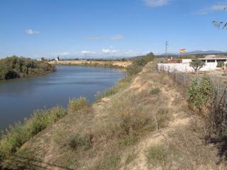 Landgut in Ribera del Tajo. Parcela rustica con casa 3 hab, luz, agua y buen acceso desde ca