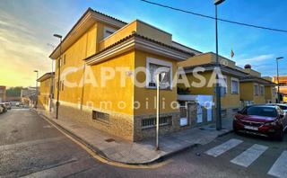 Casa adossada  Calle santa isabel. Maravilloso adosado de tres plantas en barrio peral