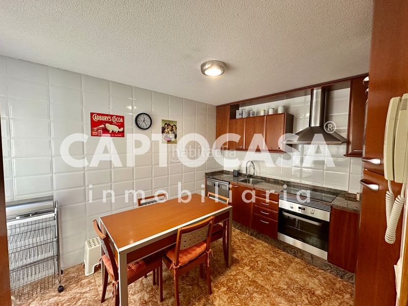 Foto 7966d465-f06d-496a-90ca-562fe83c4000. Casa aparellada amb aparcament a Canteras Cartagena