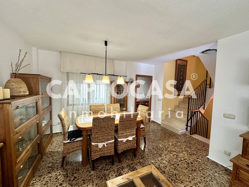 Foto bc1da1c0-6ed2-4b08-a090-915d28dbbf92. Casa aparellada amb aparcament a Canteras Cartagena