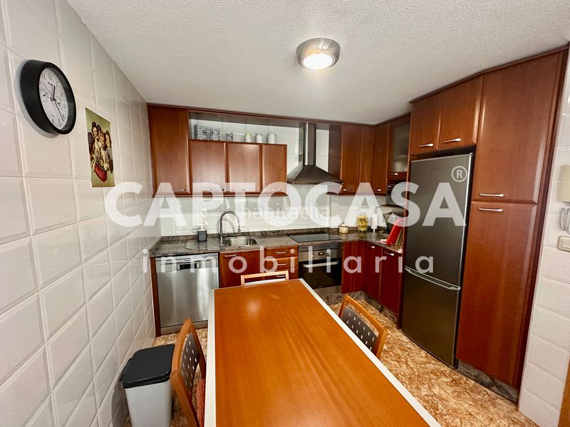 Foto fa72c5dc-a6c6-44d6-818a-f6e30495d542. Casa aparellada amb aparcament a Canteras Cartagena