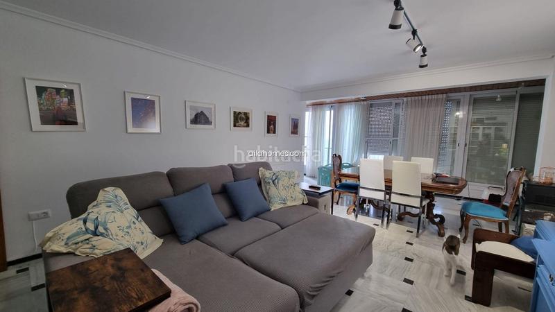 Foto 4b08c436-ed48-40c5-a12c-629a87cf5b50. Piso  en venta en primera línea playa de levante en Benidorm