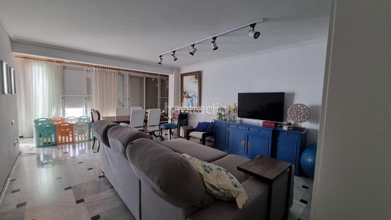 Foto b3a5d027-2913-4e81-9592-e2c180ee97ac. Piso  en venta en primera línea playa de levante en Benidorm