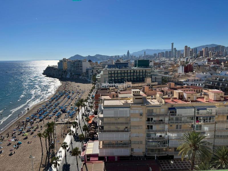 Foto b4d6683f-acc9-4761-92c1-85719cc9bc25. Piso  en venta en primera línea playa de levante en Benidorm