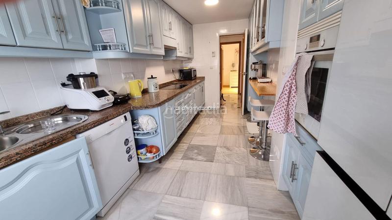 Foto d953ec7a-6821-442d-9c2f-53a49099b2eb. Piso  en venta en primera línea playa de levante en Benidorm