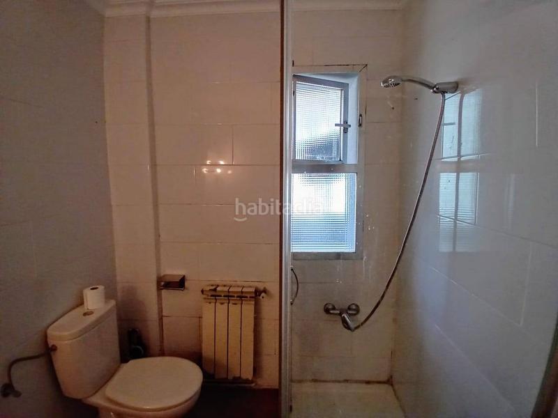 Foto d841b887-1c8f-4b87-886d-fb1fc29d4e75. Piso amplio piso de tres habitaciones en excelente ubicación en Madrid