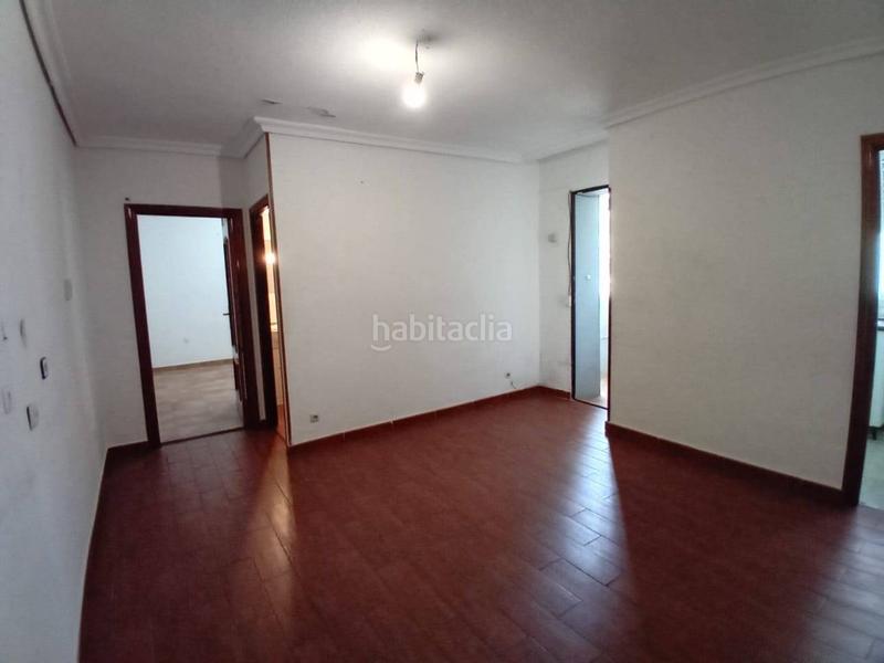 Foto dd252bb0-b493-4853-a212-e460220bc2b4. Piso amplio piso de tres habitaciones en excelente ubicación en Madrid