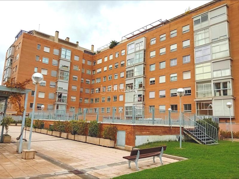 Foto 28abbd16-e299-4a66-a52e-6365ea104e15. Rent flat with heating parking pool in Las Tablas Madrid