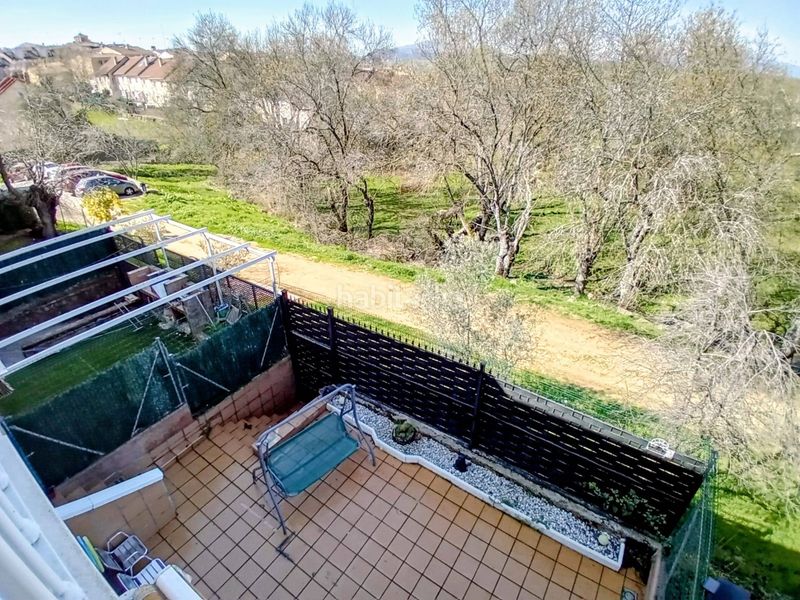 Foto f1b5a0e3-59f5-4e50-b1ab-a9a7108bb5e0. Casa adossada a Pedrezuela
