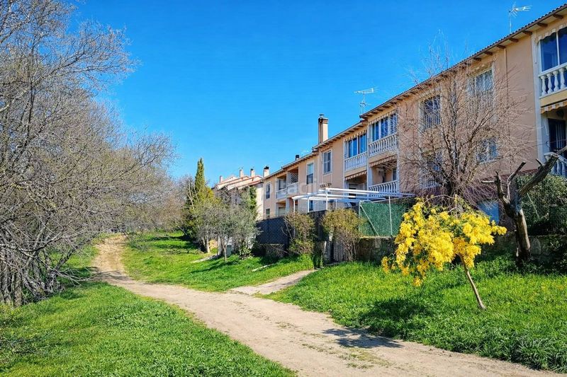 Foto f1b759fb-0a1a-44ca-b72f-6ab41b5e08ee. Casa adossada a Pedrezuela